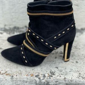 Stuart Weitzman Pistolereo Ankle Boots